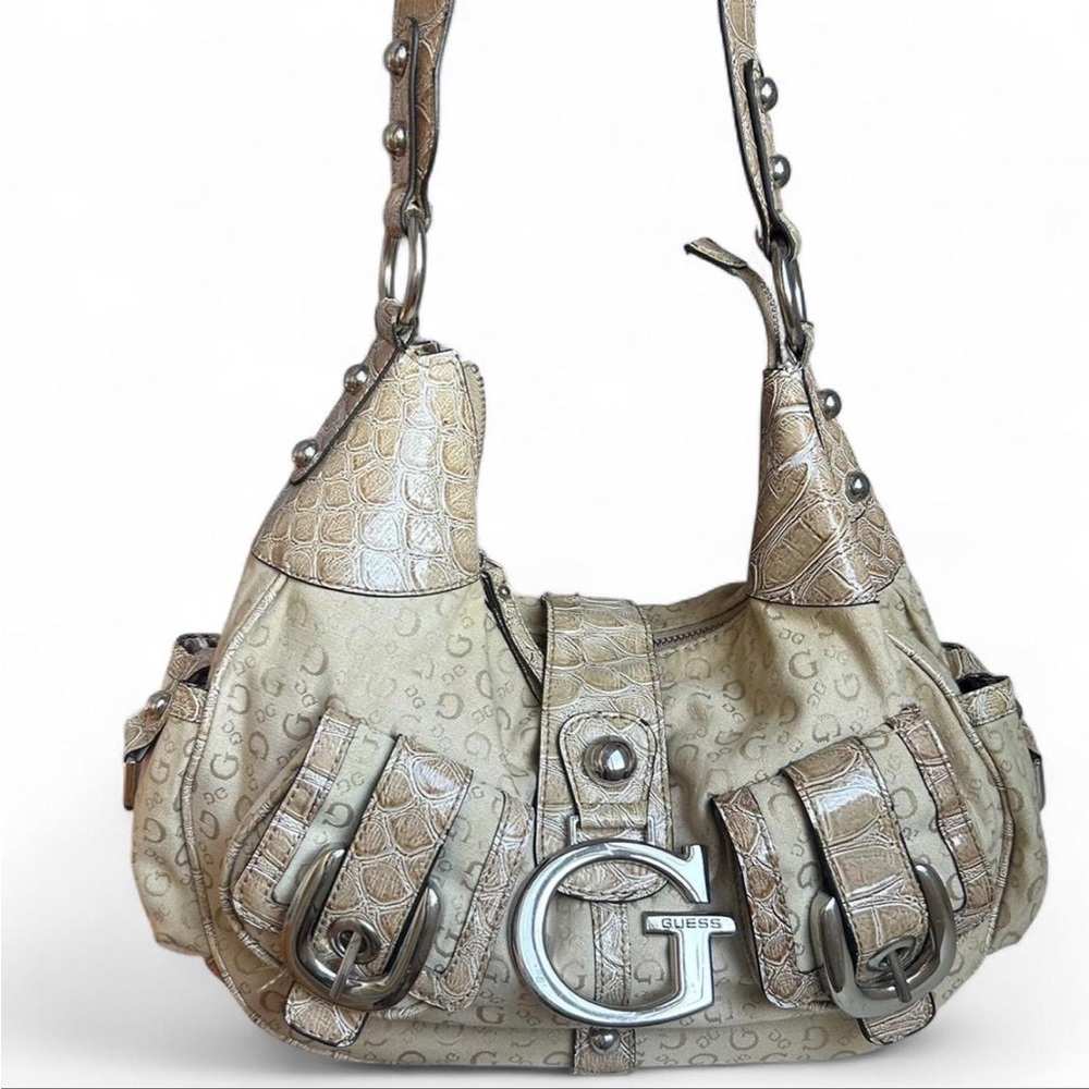 Early 2000s GUESS shoulder bag 🤍✨